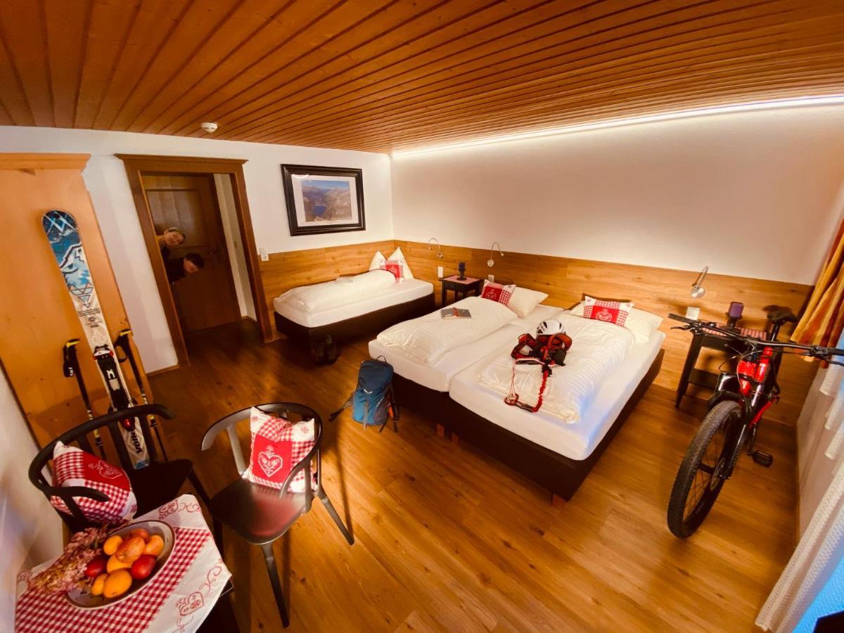 Hotel Standlhof Zillertal อูแดร์นส์ ภายนอก รูปภาพ