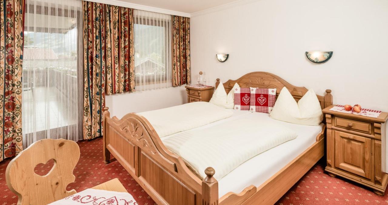 Hotel Standlhof Zillertal อูแดร์นส์ ภายนอก รูปภาพ