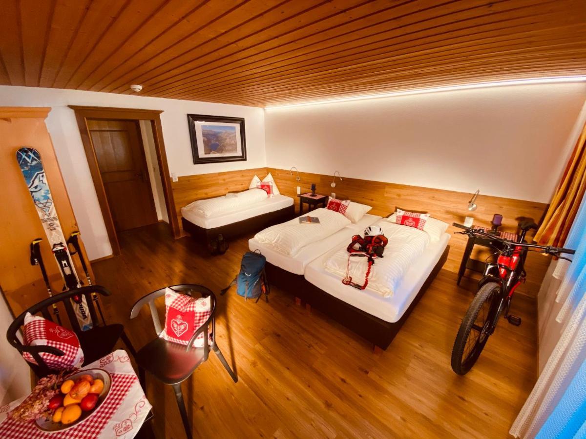 Hotel Standlhof Zillertal อูแดร์นส์ ภายนอก รูปภาพ