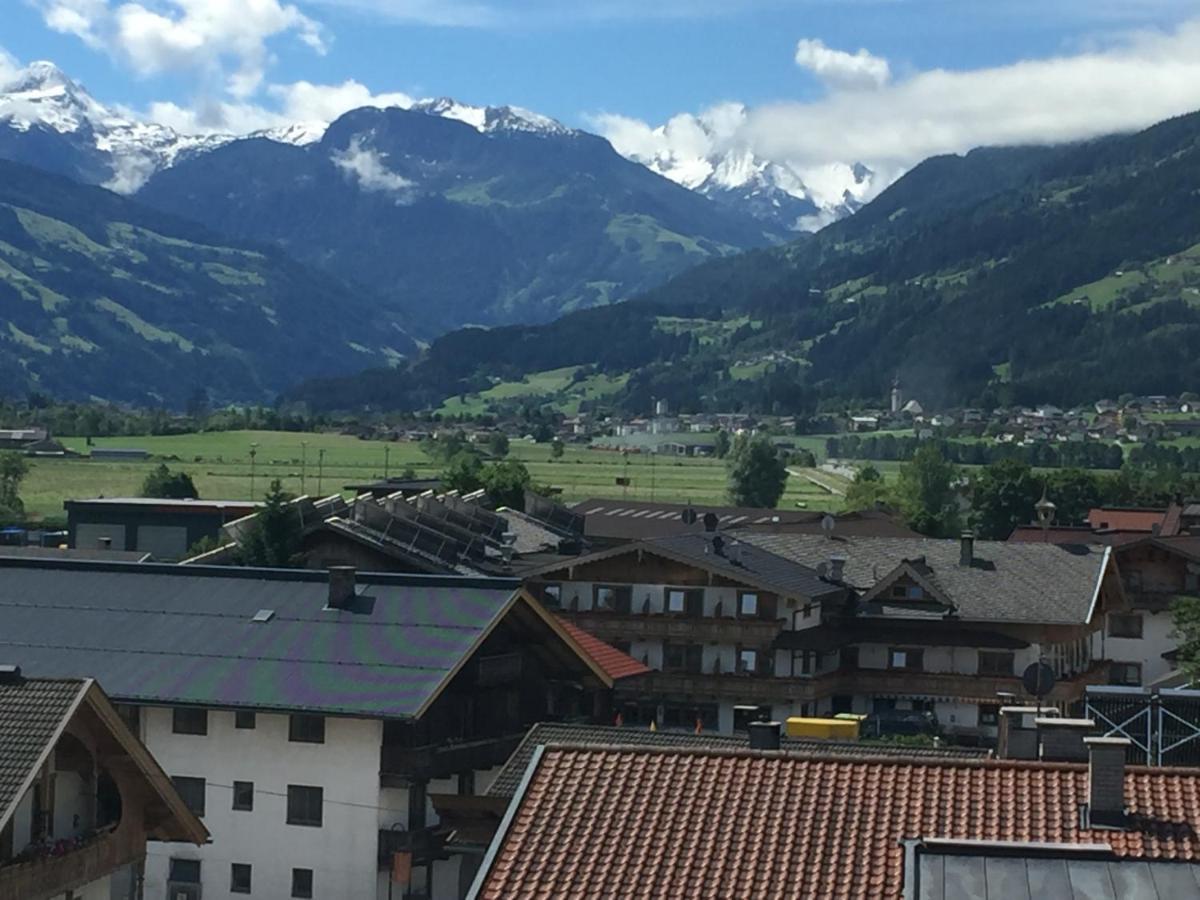 Hotel Standlhof Zillertal อูแดร์นส์ ภายนอก รูปภาพ