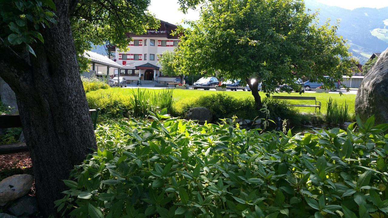 Hotel Standlhof Zillertal อูแดร์นส์ ภายนอก รูปภาพ