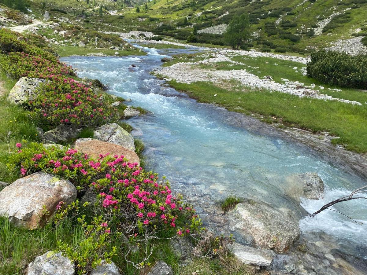 Hotel Standlhof Zillertal อูแดร์นส์ ภายนอก รูปภาพ