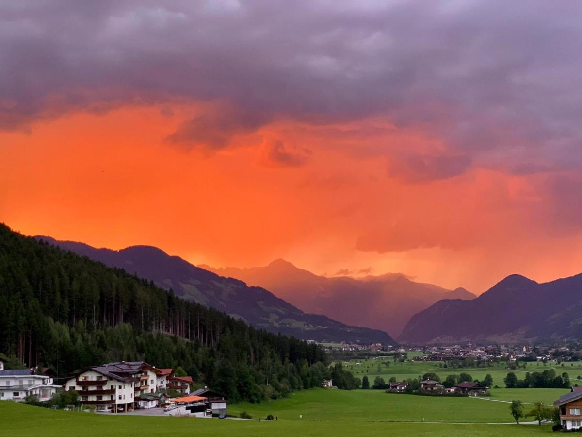 Hotel Standlhof Zillertal อูแดร์นส์ ภายนอก รูปภาพ