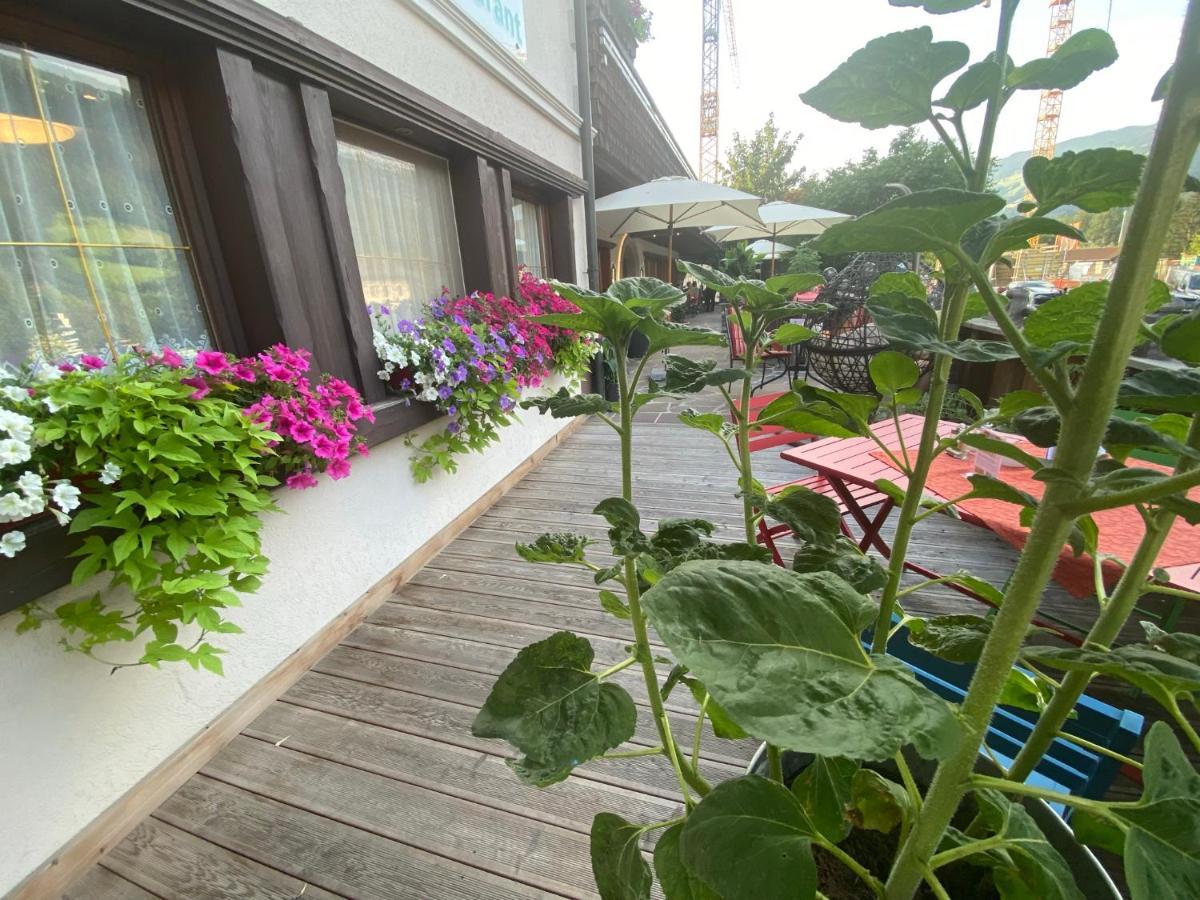 Hotel Standlhof Zillertal อูแดร์นส์ ภายนอก รูปภาพ
