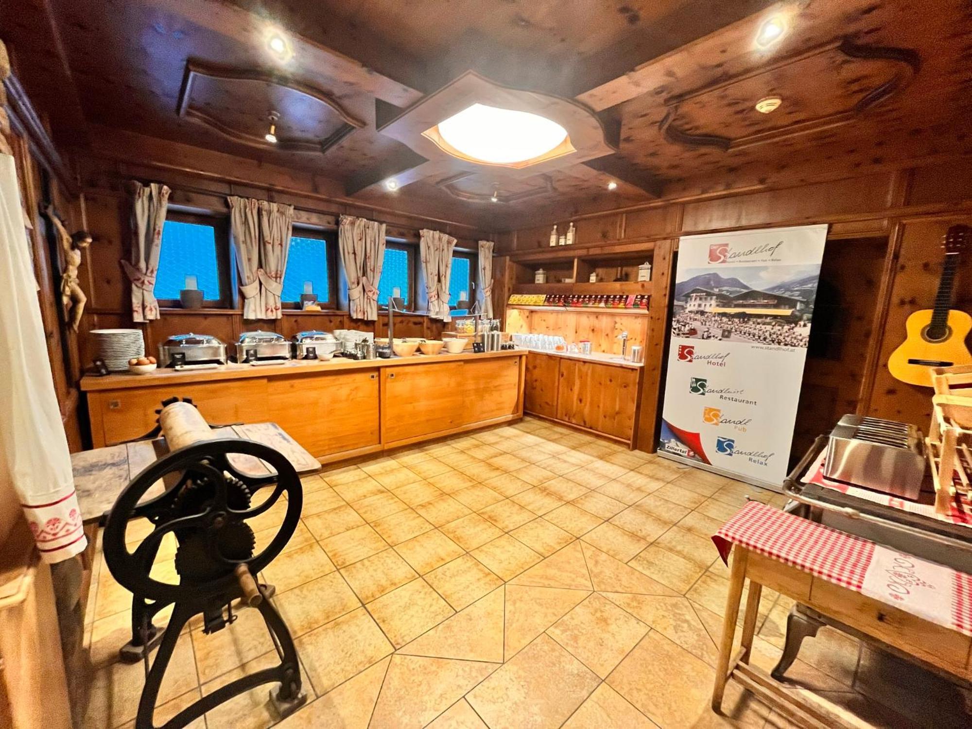 Hotel Standlhof Zillertal อูแดร์นส์ ภายนอก รูปภาพ
