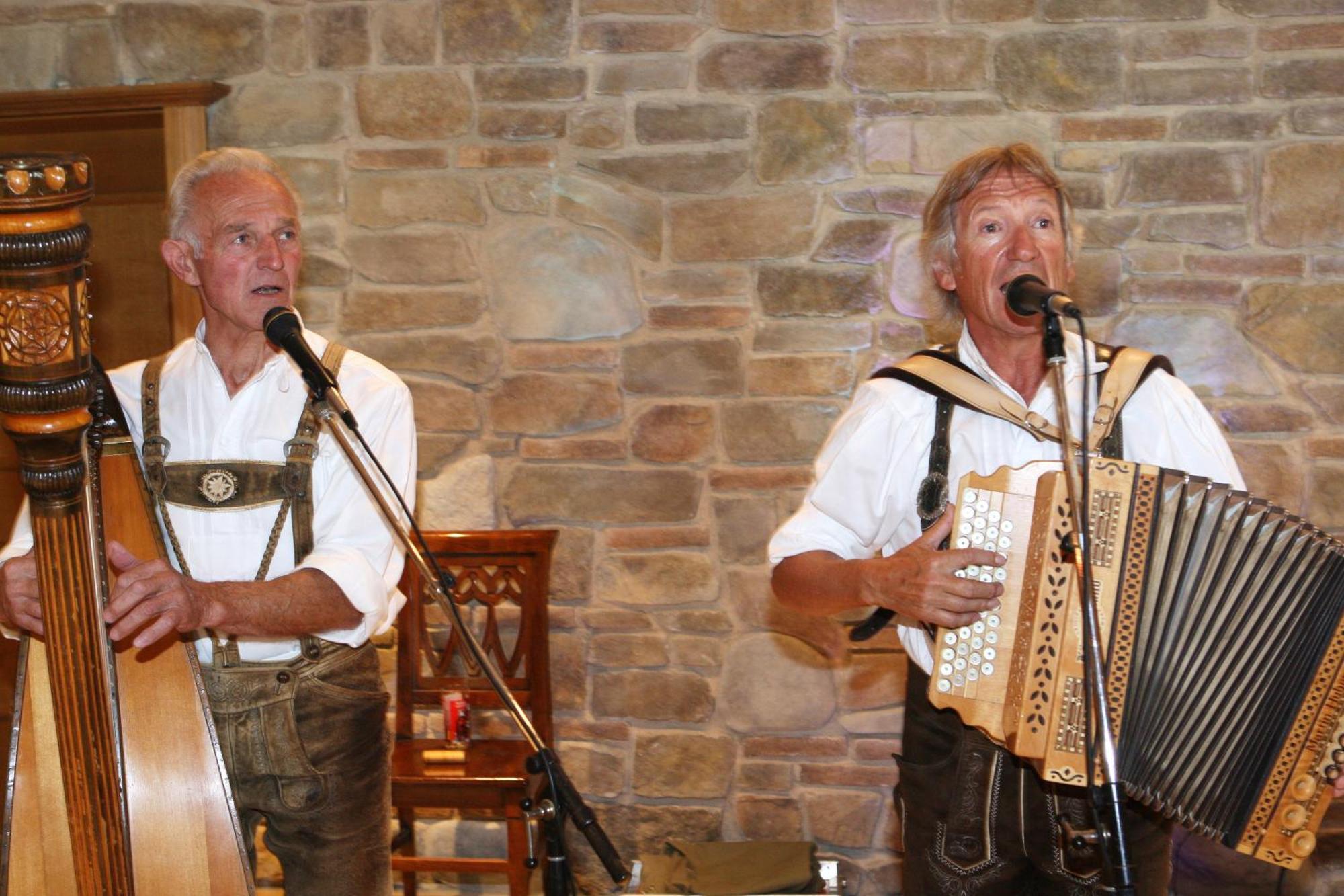 Hotel Standlhof Zillertal อูแดร์นส์ ภายนอก รูปภาพ