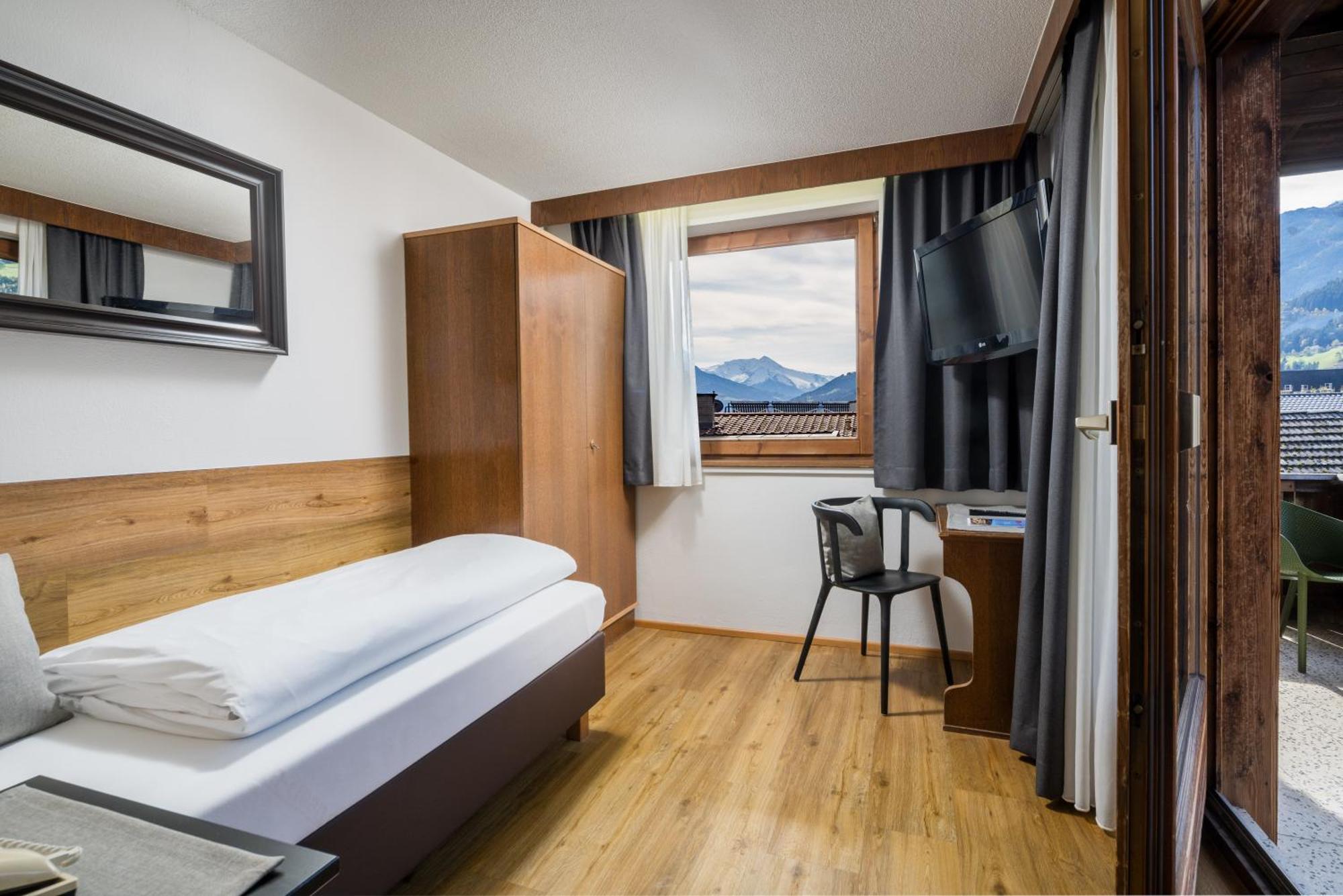 Hotel Standlhof Zillertal อูแดร์นส์ ภายนอก รูปภาพ