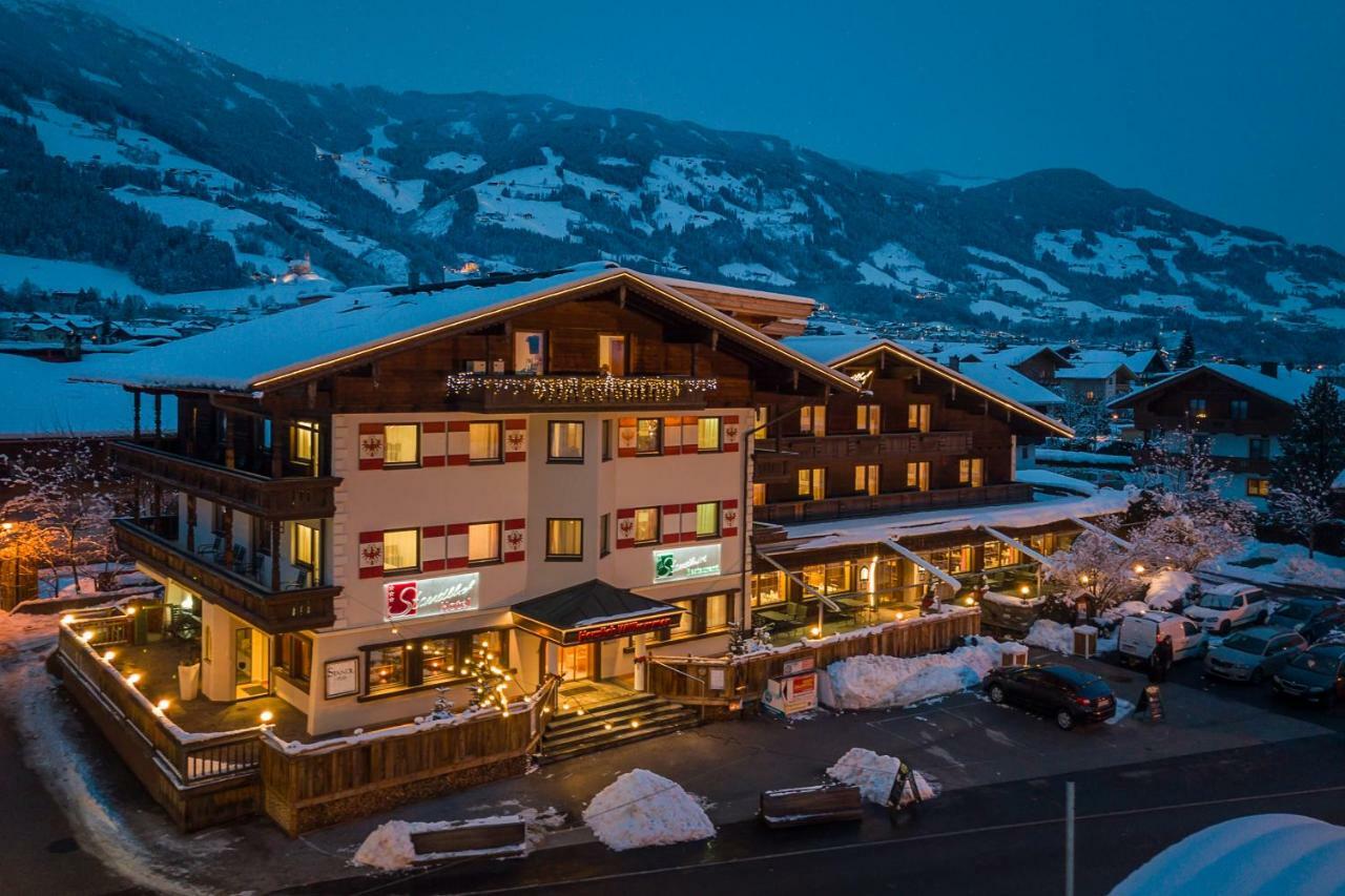 Hotel Standlhof Zillertal อูแดร์นส์ ภายนอก รูปภาพ